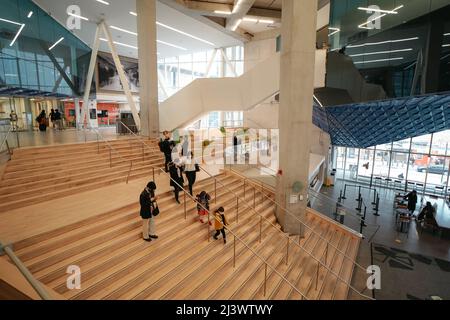 Lo Sheldon & Tracy Levy Student Learning Center (SLC) è una struttura iconica nel cuore di Toronto e una "porta d'ingresso" simbolica della Ryerson University Foto Stock