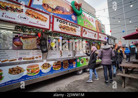 Ristoranti all'aperto a Toronto vicino all'università Ryerson nel centro città Foto Stock