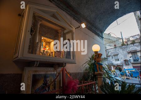 Napoli, Italia 20/01/2016: Cappella in memoria del Ciro Spagnolo, omicidio camorra nel distretto di Sanità. ©Andrea Sabbadini Foto Stock