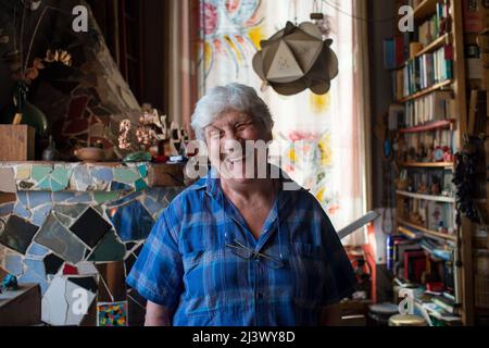 Napoli, Italia 27/05/2013: Mirella Pignataro, fondatore del centro storico culturale 'Gridas'. Scampia. ©Andrea Sabbadini Foto Stock