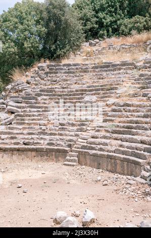 Costruzione in rovina dell'antico anfiteatro. Esplora gli antichi scavi delle rovine dell'antica città licana di Phaselis in Turchia Foto Stock