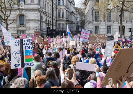 Protesta che chiede il divieto della terapia di conversione - Whitehall, Londra Foto Stock