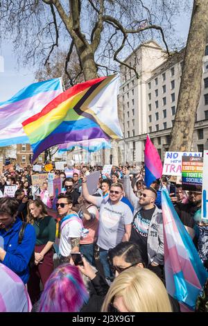 Protesta che chiede il divieto della terapia di conversione - Whitehall, Londra Foto Stock