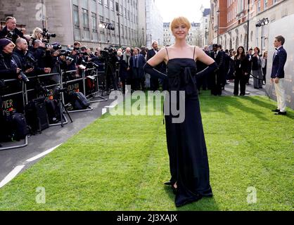 Jessie Buckley partecipa ai Laurence Olivier Awards alla Royal Albert Hall di Londra. Data foto: Domenica 10 aprile 2022. Foto Stock