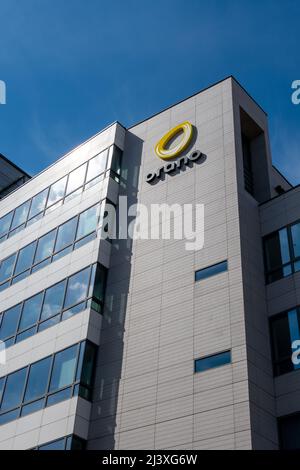 Vista esterna della sede centrale di Orano (ex Areva), una multinazionale francese specializzata in attività di ciclo del combustibile nucleare Foto Stock