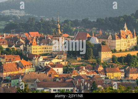 Sighisoara paesaggio urbano in estate, Romania Foto Stock