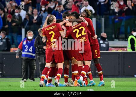 Roma, Italia. 10th Apr, 2022. Durante il Campionato Italiano di Calcio una partita del 2021/2022 tra AS Roma e US Salernitana allo Stadio Olimpico di Roma il 10 aprile 2022. Credit: Live Media Publishing Group/Alamy Live News Foto Stock