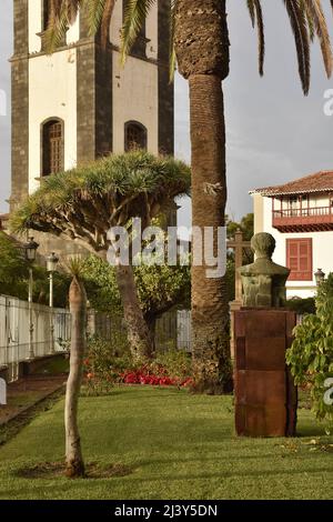 Chiesa di Iglesia de la Concepción e giardino sul retro in Plaza de la Iglesia a Santa Cruz de Tenerife Isole Canarie Spagna. Foto Stock