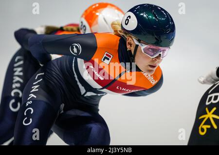 MONTREAL, CANADA - APRILE 10: Xandra Velzeboer dei Paesi Bassi durante il giorno 3 dei Campionati mondiali di Short Track dell'ISU alla Maurice Richard Arena il 10 Aprile 2022 a Montreal, Canada (Foto di Andre Weening/Orange Pictures) Foto Stock