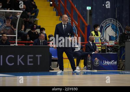 Troppi errori sui tiri liberi, affondare il cestello di GEVI Napoli che perde con Germani Brescia per il 68-70.Una percentuale molto bassa di tiri liberi condanna il cestello di GEVI Napoli a sconfiggere contro un Germani Brescia che ha giocato il suo gioco. Inoltre, in finale a 18 secondi dalla fine, sul punteggio di 68-69 McDuffie ha la vittoria sparata che, però, è stampata sul ferro, Marini la riprende e sale al cesto, Ma soffre di un evidente fallo, non rilevato dagli arbitri e non realizza il paniere e nonostante le insistenti richieste da banco e dai giocatori di GEVI, dal Instant Replay Foto Stock