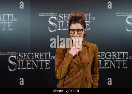 Roma, Italia, 10 aprile 2022 - Francesca Valtorta partecipa alla prima per il film "animali fantastici - i segreti di Silente" nell'Auditorium conciliazione di Roma. Credits: Luigi de Pompeis/Alamy Live News Foto Stock