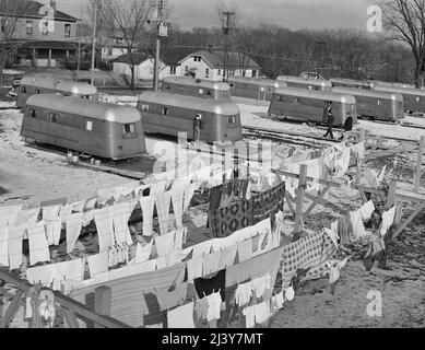 Burlington, Iowa. Accampamento di rimorchio dell'unità Acres FSA (Farm Security Administration) per i lavoratori dello stabilimento di Burlington, febbraio 1942 Foto Stock