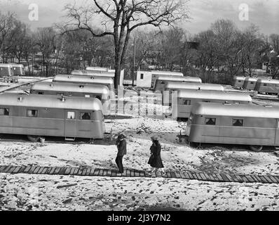 Burlington, Iowa. Unità Acres, FSA (Farm Security Administration), campo rimorchio. Il campo si trova in una sezione residenziale, febbraio 1942 Foto Stock