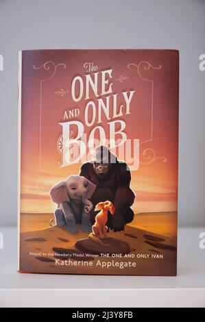 Calgary, Alberta - 9 aprile 2022: L'unico e unico romanzo per bambini di Bob scritto da Katherine Applegate.