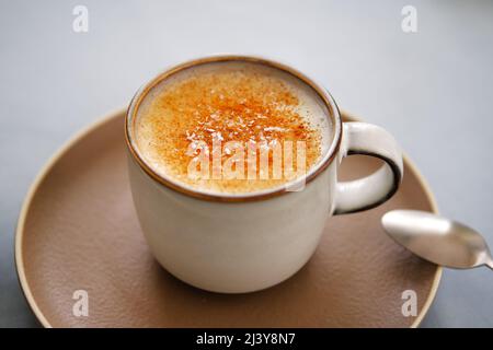 Tradizionale turco caldo bevanda salep o Sahlep. Foto Stock