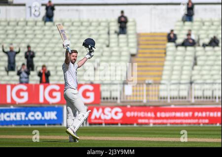 Matt Lamb celebra il suo 100 uomini di cricket - LV= ASSICURAZIONE COUNTY CHAMPIONSHIP Warwickshire / Surrey Foto Stock