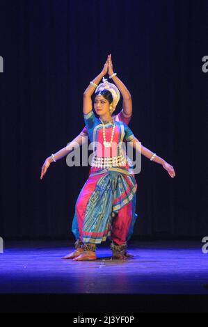 10 aprile 2022, Kolkata, Bengala Occidentale, India: ODF Kolkata presenta una serata di danza classica indiana con Delhi Kathak Kendra, Ministero della cultura Govt. Dell'India, Consiglio indiano per le relazioni culturali Govt. Dell'India all'ICCR Kolkata il giorno astio di Azadi Amrit Mahatsav Ka lahar. (Credit Image: © Anubrata Mondal/Pacific Press via ZUMA Press Wire) Foto Stock