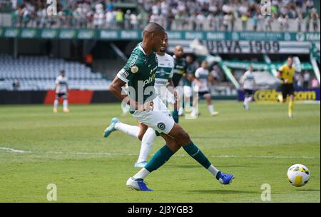 Curitiba, Brasile. 10th Apr 2022. Da Silva durante Coritiba e Goiás. Partita valida per il round 1st del Campionato brasiliano 2022. Stadio Major Antônio Couto Pereira a Curitiba, PR. Credit: Carlos Pereyra/FotoArena/Alamy Live News Foto Stock