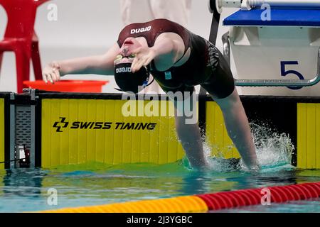 EINDHOVEN, PAESI BASSI - APRILE 10: Frouke Ludwig che gareggia nelle Womens 200m durante il Meet di qualificazione EQM Eindhoven - giorno 3 al Pieter van den Hoogenband Zwemstadion il 10 Aprile 2022 a Eindhoven, Paesi Bassi (Foto di Jeroen Meuwsen/Orange Pictures) Foto Stock