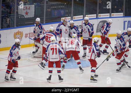 San Pietroburgo, Russia. 10th Apr 2022. I giocatori del CSKA Hockey Club hanno visto durante le finali 2021-22 della Conferenza della Lega di Hockey Kontinental tra SKA San Pietroburgo e CSKA Mosca al Palazzo di ghiaccio. Punteggio finale; SKA San Pietroburgo 3:2 CSKA Mosca. (Foto di Kashkkkovskij/Sipa Image/Sipa USA) Credit: Sipa USA/Alamy Live News Foto Stock