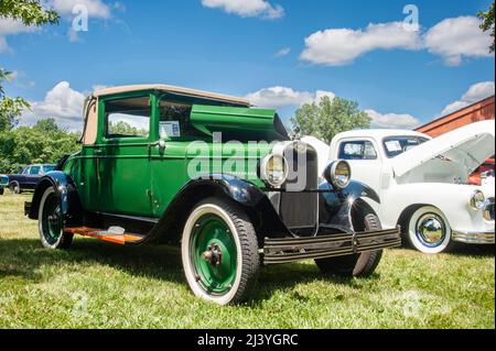 Grand Ledge, MI - 8 luglio 2017: Green Antique Chevy Coupé Foto Stock