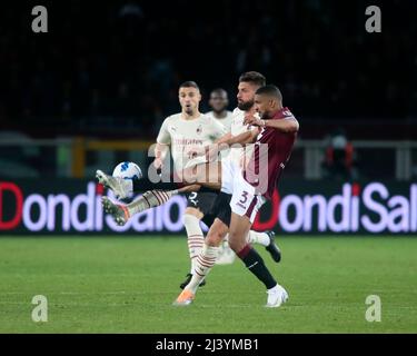 Torino, Italia. 10th Apr 2022. Bremer del Torino FC durante il campionato italiano Serie A football match tra Torino FC e AC Milano il 10 aprile 2022 allo Stadio Olimpico Grande Torino a Torino - Photo Nderim Kaceli/DPPI Credit: DPPI Media/Alamy Live News Foto Stock