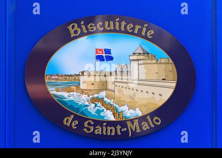 Primo piano dell'emblema della 'Biscuiterie de Saint-Malo' a Saint-Malo (Ille-et-Vilaine), Francia Foto Stock