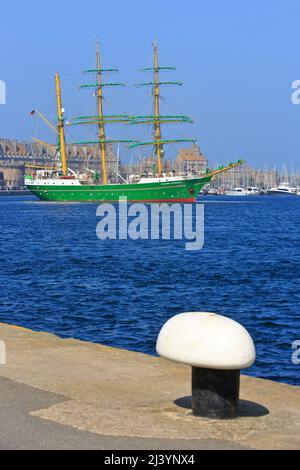 Il barque tedesco a tre alberi Alexander von Humboldt II a Saint-Malo in Bretagna, Francia Foto Stock