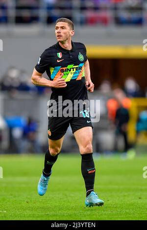 Milano, Italia. 09th, 2022 aprile. Robin Gosens (18) di Inter ha visto nella serie una partita tra Inter e Hellas Verona a Giuseppe Meazza di Milano. (Photo credit: Gonzales Photo - Tommaso Fimiano). Foto Stock