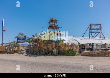 La Chiesa di Illuminismo è una chiesa non conventinale nell'insediamento di Slab City vicino al Mare di Salton nella California del Sud. È costruito da w Foto Stock