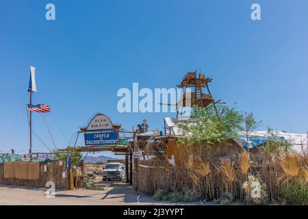 La Chiesa di Illuminismo è una chiesa non conventinale nell'insediamento di Slab City vicino al Mare di Salton nella California del Sud. È costruito da w Foto Stock