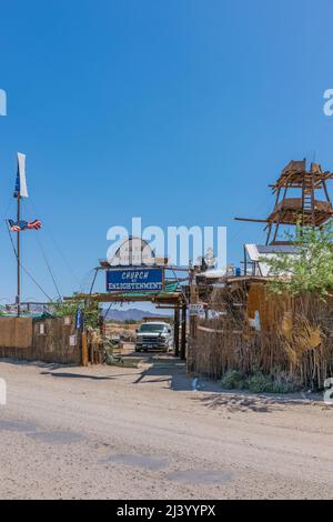 La Chiesa di Illuminismo è una chiesa non conventinale nell'insediamento di Slab City vicino al Mare di Salton nella California del Sud. È costruito da w Foto Stock