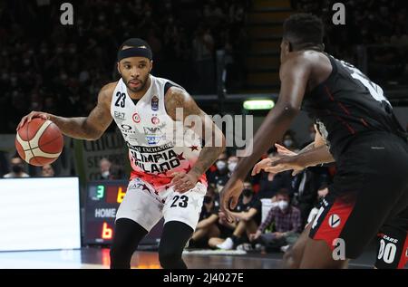 Malcolm Delaney (Armani Exchange Milano) durante la serie A1 campionato italiano LBA di basket partita Segafredo Virtus Bologna Vs. AIX Armani Exchange Olimpia Milano all'Arena Segafredo - Bologna, 10 aprile 2022 - Foto: Michele Nucci Foto Stock