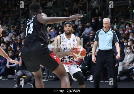 Malcolm Delaney (Armani Exchange Milano) durante la serie A1 campionato italiano LBA di basket partita Segafredo Virtus Bologna Vs. AIX Armani Exchange Olimpia Milano all'Arena Segafredo - Bologna, 10 aprile 2022 - Foto: Michele Nucci Foto Stock