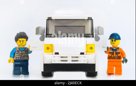 2021: Costruttore LEGO, serie City. Il conducente del carrello si riposa Foto Stock