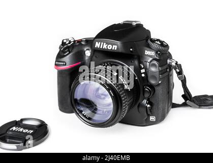 Fotocamera Nikon D800 + Nikkor 50mm kit sul bianco Foto Stock