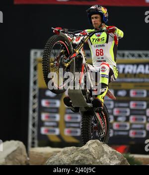 Sabadell, Barcellona, Spagna. 10th Apr 2022. Barcelona Spain10.04.2022 Adam Raga (TRRS Factory Team) controlla la moto durante la prova X a Palau Sant Jordi il 10 aprile 2022 a Barcellona. (Credit Image: © Xavi Urgeles/ZUMA Press Wire) Foto Stock