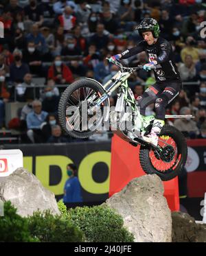 Sabadell, Barcellona, Spagna. 10th Apr 2022. Barcelona Spain10.04.2022 Jaime Busto (Vertigo Factory Team) controlla la moto durante la prova X a Palau Sant Jordi il 10 aprile 2022 a Barcellona. (Credit Image: © Xavi Urgeles/ZUMA Press Wire) Foto Stock