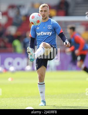 Londra, Inghilterra, 10th aprile 2022. Jarrod Bowen del West Ham United si riscalda prima della partita della Premier League al Brentford Community Stadium di Londra. Il credito d'immagine dovrebbe leggere: Paul Terry / Sportimage Foto Stock