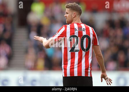 Londra, Inghilterra, 10th aprile 2022. Kristoffer Ajer di Brentford durante la partita della Premier League al Brentford Community Stadium di Londra. Il credito d'immagine dovrebbe leggere: Paul Terry / Sportimage Foto Stock