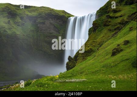Skogafoss cascata nel sud dell'Islanda Foto Stock