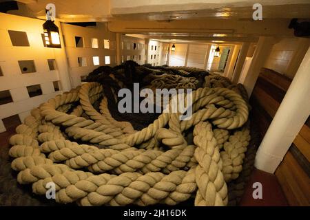 HMS Victory, la più antica nave da guerra di servizio, 244, anni, servizio, Lord Nelson, bandiera, nave, battaglia, di, Trafalgar, Navale, Royal Navy, Docks, Portsmouth, Hampshire, Inghilterra, Regno Unito, Foto Stock