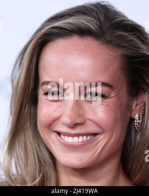 Beverly Hills, Stati Uniti. 10th Apr 2022. BEVERLY HILLS, LOS ANGELES, CALIFORNIA, USA - APRILE 10: Brie Larson arriva al Daily Front Row's 6th Annual Fashion Los Angeles Awards presentato da Yes i Am Cacharel, Moroccanoil, Sunglass Hut, MCM, FIJI, Whispering Angel, e Sleep Spa si sono tenuti al Beverly Wilshire, Un hotel Four Seasons il 10 aprile 2022 a Beverly Hills, Los Angeles, California, Stati Uniti. (Foto di Xavier Collin/Image Press Agency) Credit: Image Press Agency/Alamy Live News Foto Stock