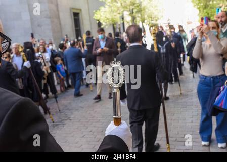 Madrid, Spagna, 10th aprile 2022. Le persone nelle strade di Madrid festeggiano il 'Domingo de Ramos' dopo due anni di emergenza COVID-19. È il tradizionale Foto Stock