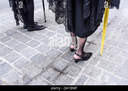 Madrid, Spagna, 10th aprile 2022. Le persone nelle strade di Madrid festeggiano il 'Domingo de Ramos' dopo due anni di emergenza COVID-19. È il tradizionale Foto Stock