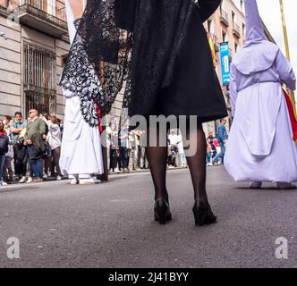 Madrid, Spagna, 10th aprile 2022. Le persone nelle strade di Madrid festeggiano il 'Domingo de Ramos' dopo due anni di emergenza COVID-19. È il tradizionale Foto Stock