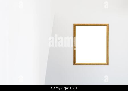 Mockup per la pittura in foto dorate appeso alla parete della camera d'albergo con spazio per le copie Foto Stock