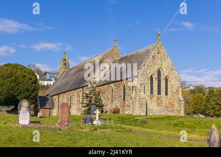 San Tommaso Apostolo e le rovine dell'Abbazia di San Dogmaels del 12th secolo. Cardigan, Pembrokeshire, Galles. REGNO UNITO. Foto Stock