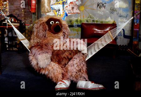 Sesamstraße, deutsche Ausgabe, Deutschland 1980, Charakter: Samson entspannt in einer Hängematte Foto Stock