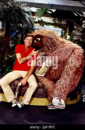 Sesamstraße, deutsche Ausgabe, Deutschland 1980, Charakter: Horst Janson mit Samson Foto Stock